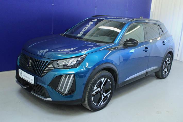 Blå Peugeot e-2008 fra 2025