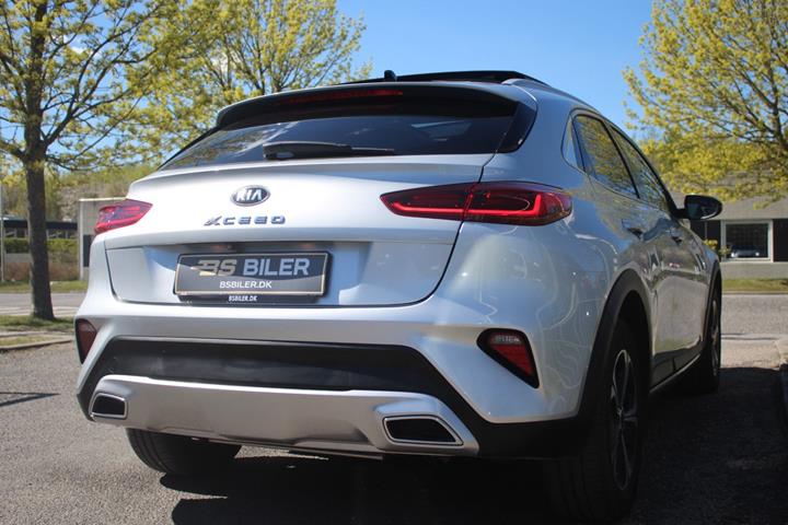 Sølv Kia XCeed fra 2021