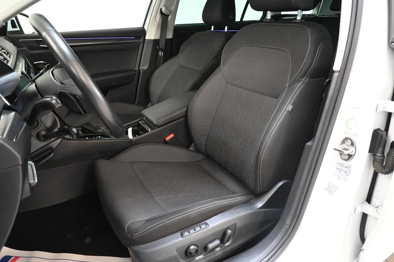 Hvid Skoda Superb fra 2021