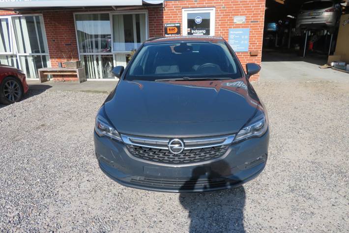 Grå Opel Astra fra 2016
