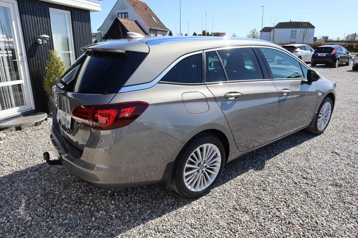 Grå Opel Astra fra 2017
