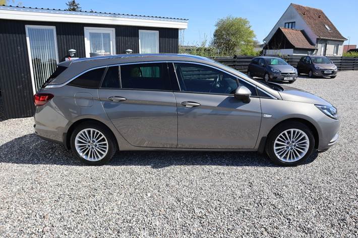 Grå Opel Astra fra 2017