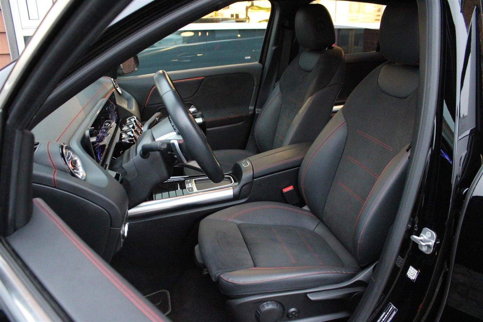 Sort Mercedes EQA250+ fra 2024