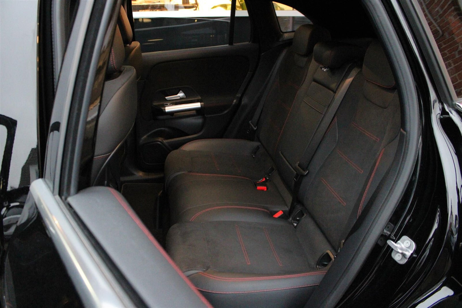 Sort Mercedes EQA250+ fra 2024