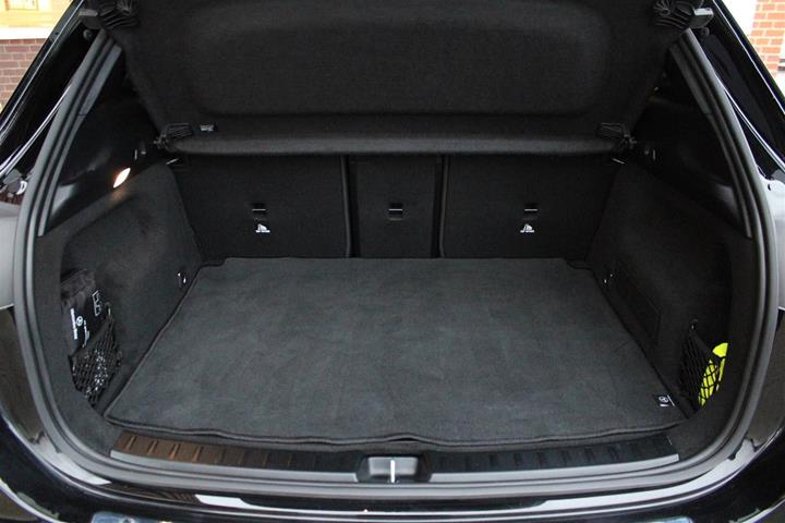 Sort Mercedes EQA250+ fra 2024