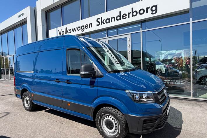 Gul VW Crafter 30 fra 2020