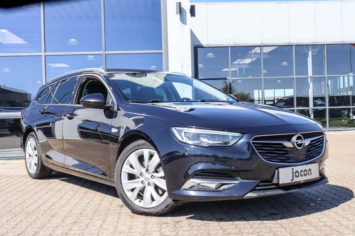 Blå Opel Insignia fra 2018