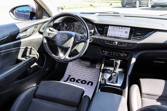 Blå Opel Insignia fra 2018