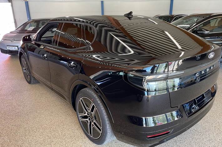 Sort Ford Capri fra 2024