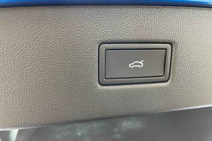 Sort Ford Capri fra 2024