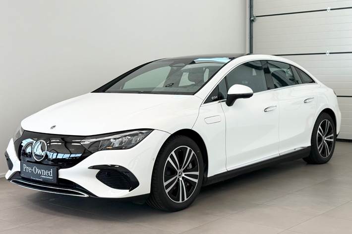 Hvid Mercedes EQE300 fra 2025