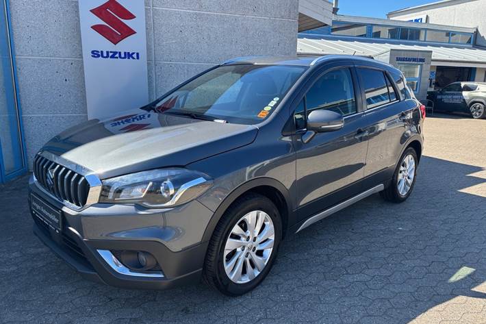 Grå Suzuki S-Cross fra 2019 set udefra
