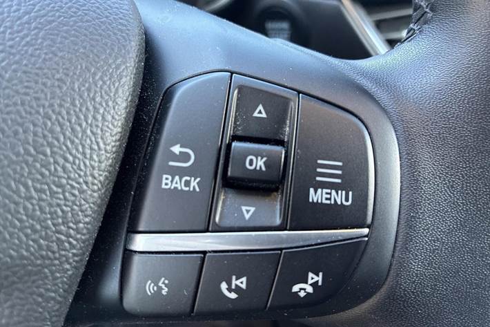 Blå Ford Kuga fra 2022