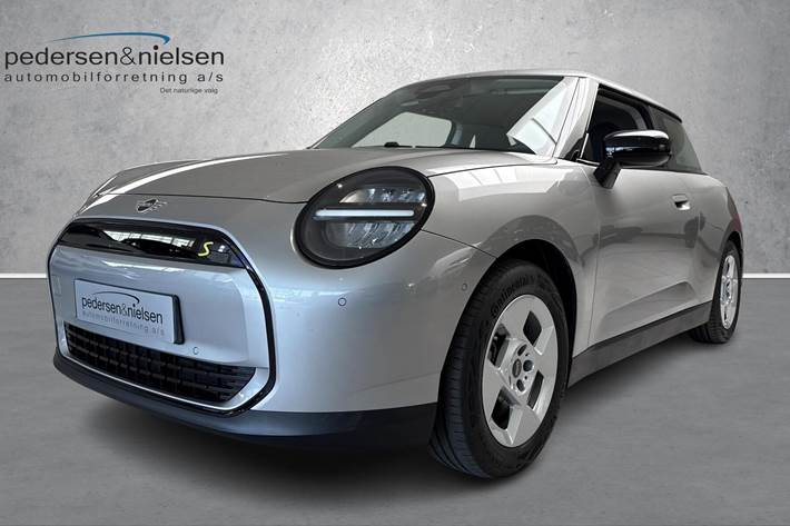 Sølv Mini Cooper fra 2024