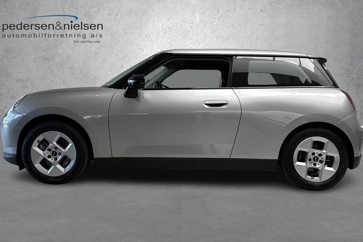 Sølv Mini Cooper fra 2024