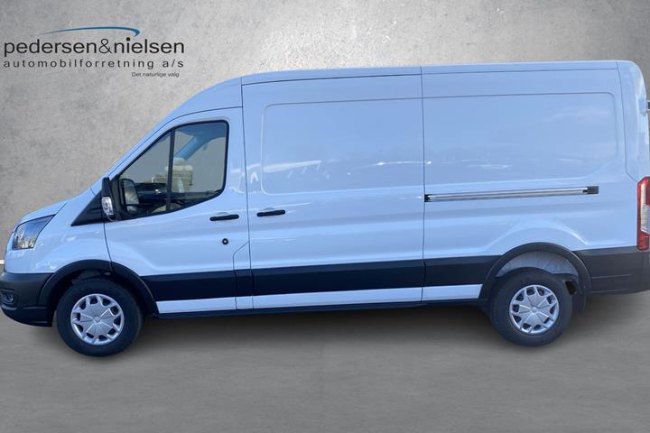 Hvid Ford Transit fra 2025