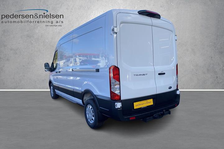 Hvid Ford Transit fra 2025