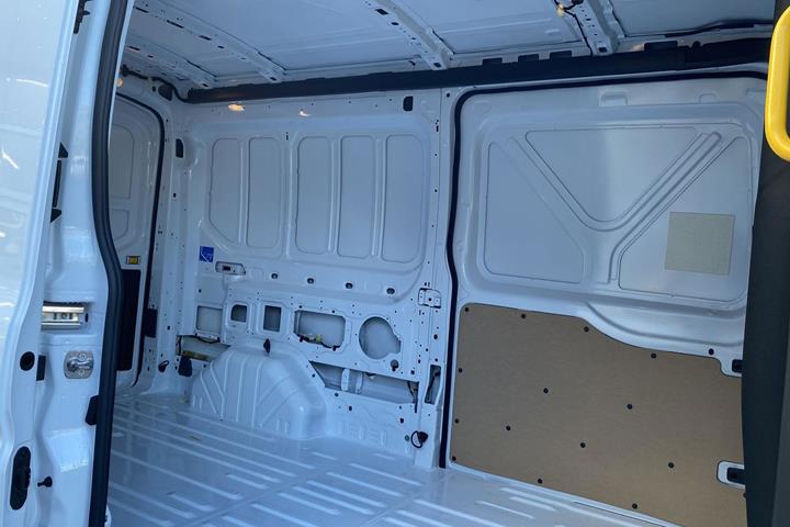 Hvid Ford Transit fra 2025