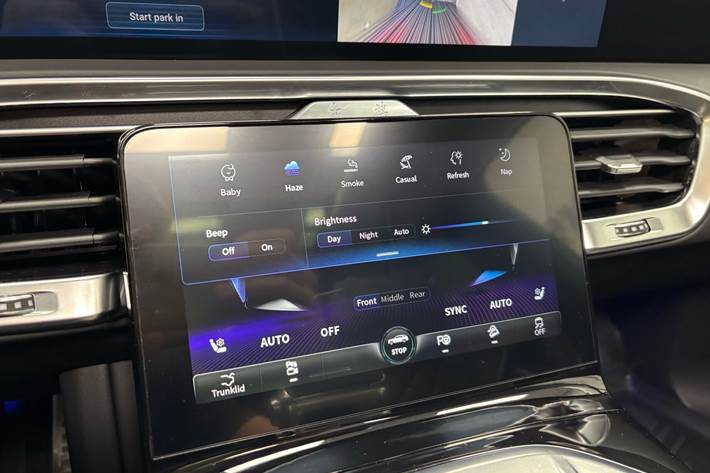 Grå Hongqi E-HS9 fra 2024