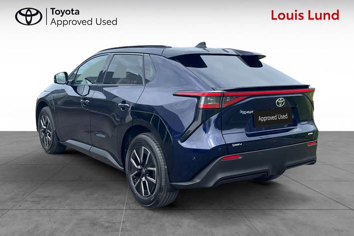 Blå Toyota BZ4X fra 2026