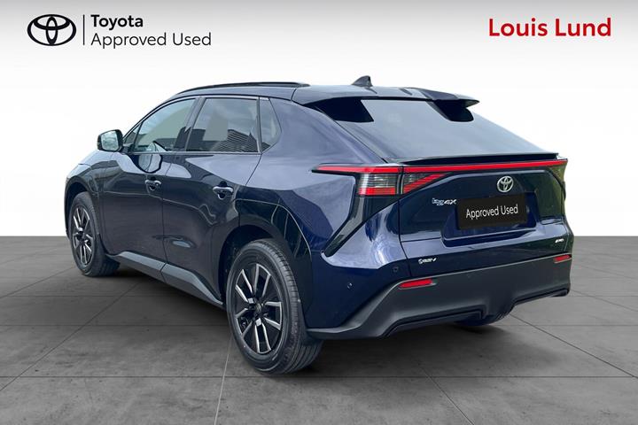 Blå Toyota BZ4X fra 2026