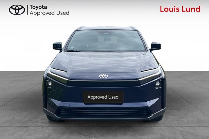 Blå Toyota BZ4X fra 2026