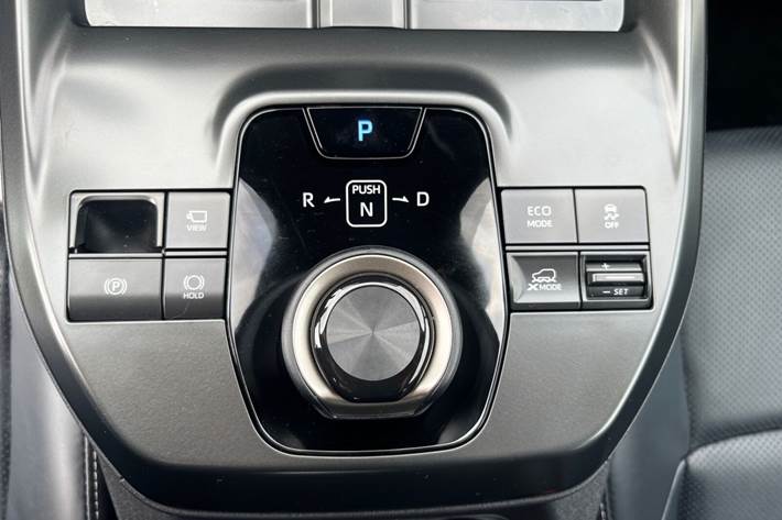 Blå Toyota BZ4X fra 2026