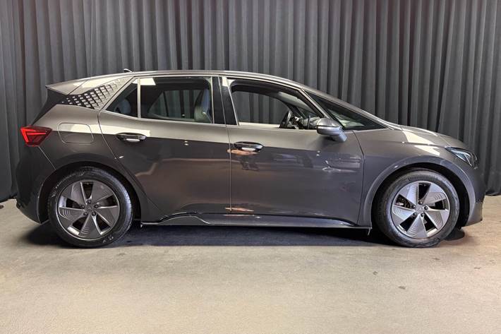 Grå Cupra Born fra 2023