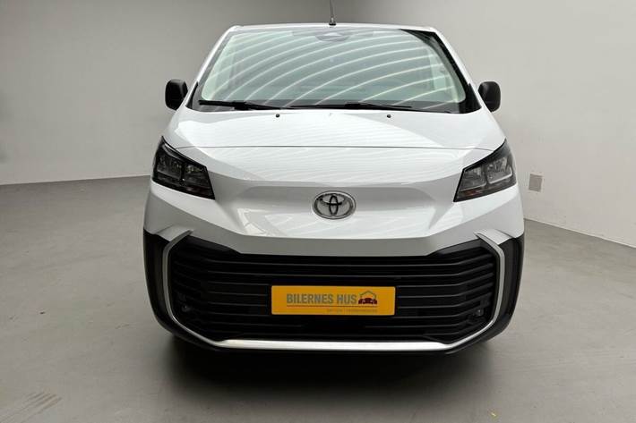 Hvid Toyota Proace Electric fra 2026