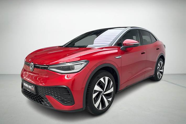 Rød VW ID.5 fra 2022 set udefra