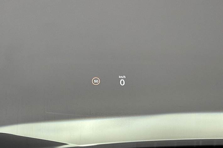 Sort Polestar 4 fra 2025