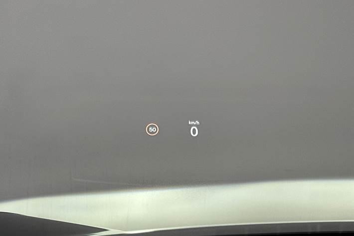 Sort Polestar 4 fra 2025