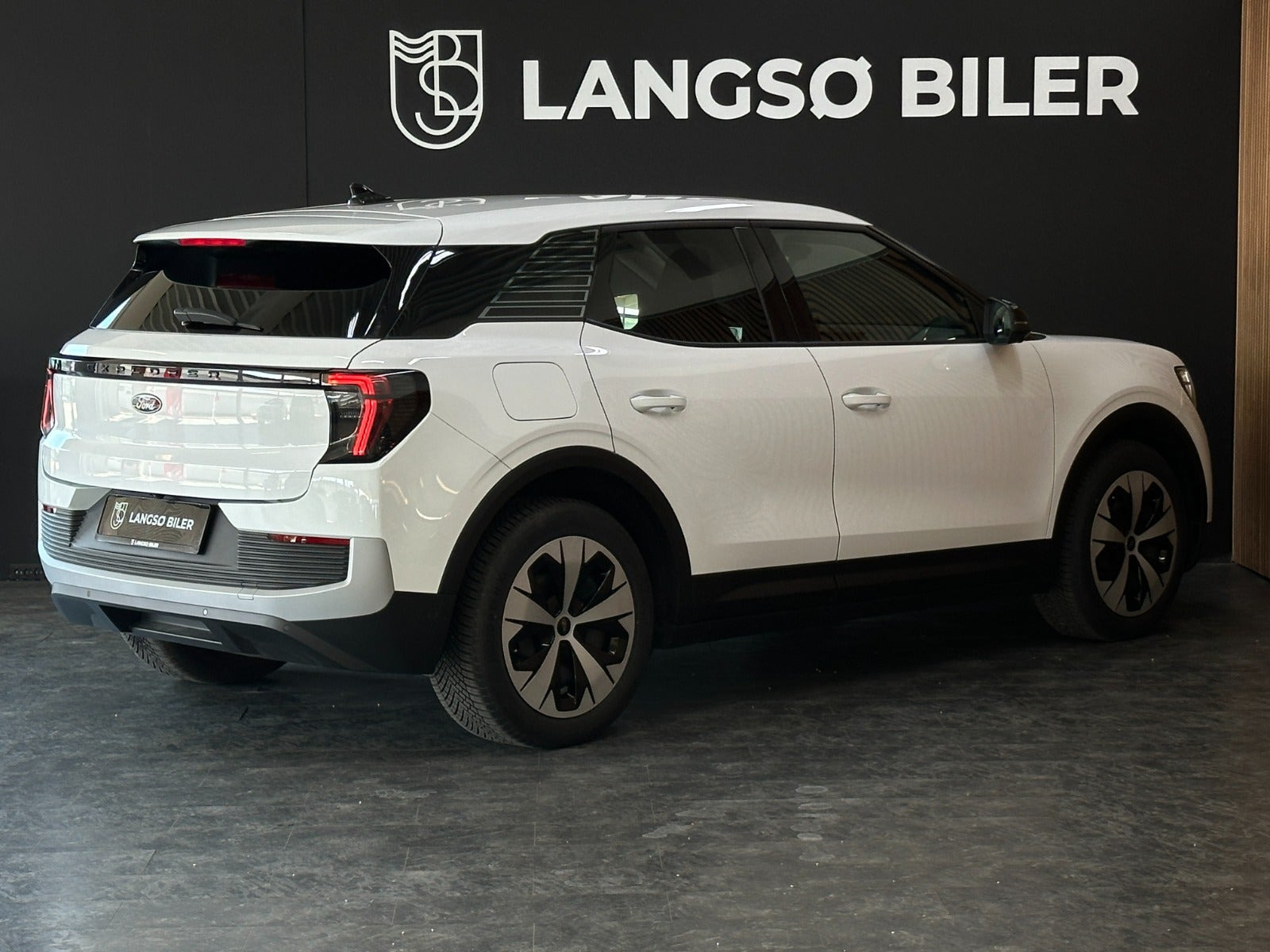 Hvid Ford Explorer fra 2025