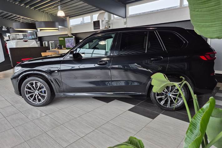 Sort BMW X5 fra 2020