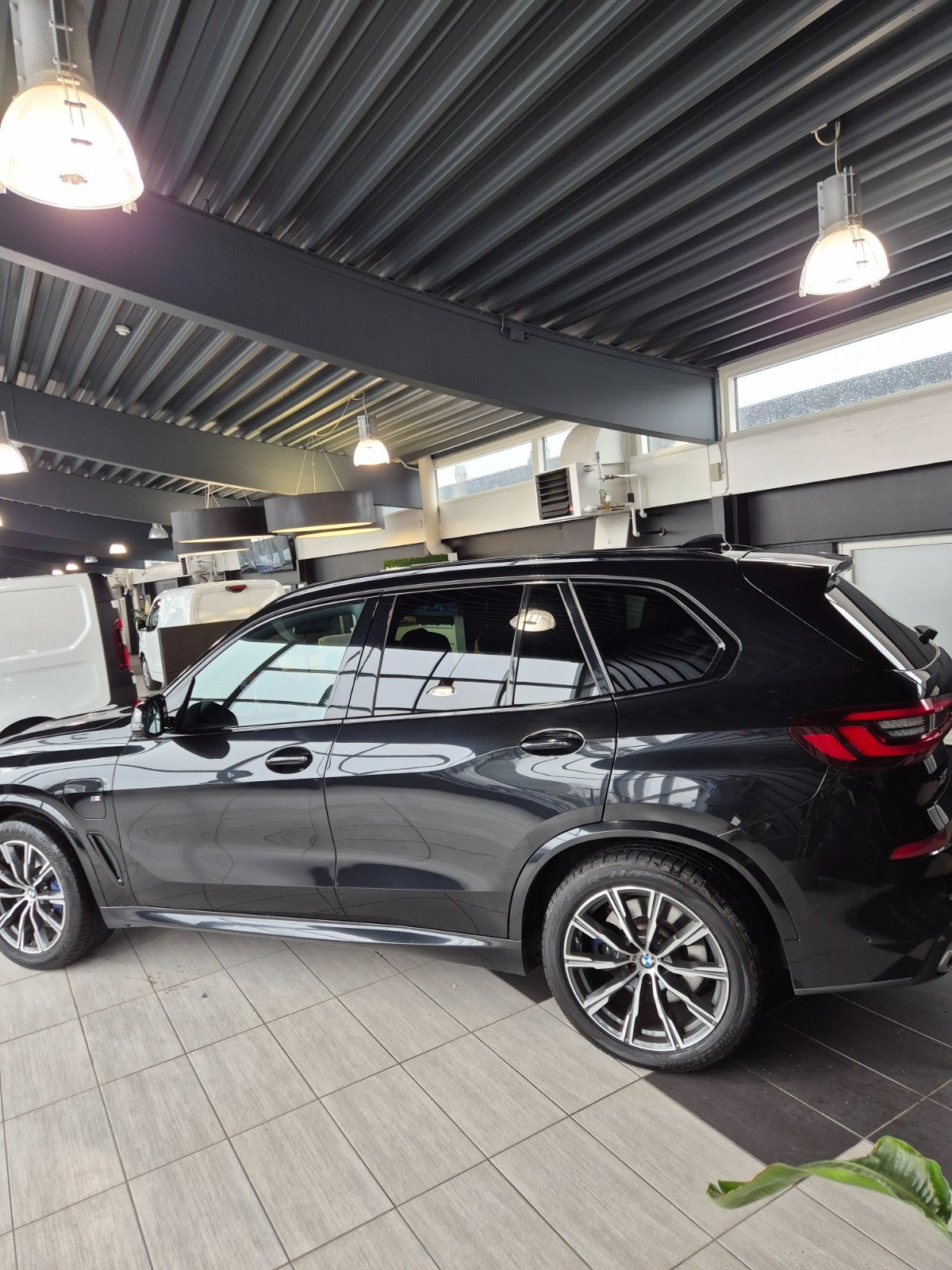 Sort BMW X5 fra 2020