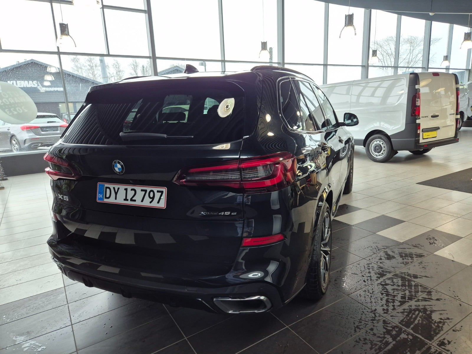 Sort BMW X5 fra 2020
