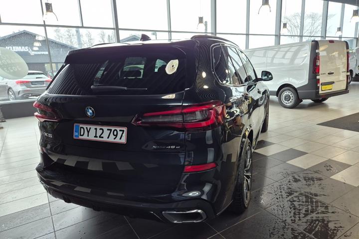 Sort BMW X5 fra 2020