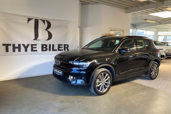Sort Volvo XC40 fra 2023 set udefra