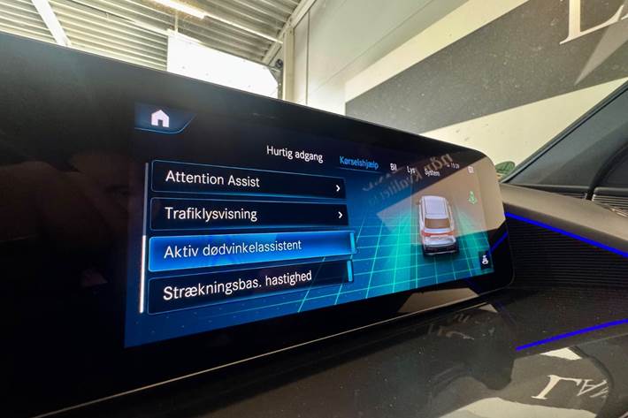 Sort Mercedes EQC400 fra 2023