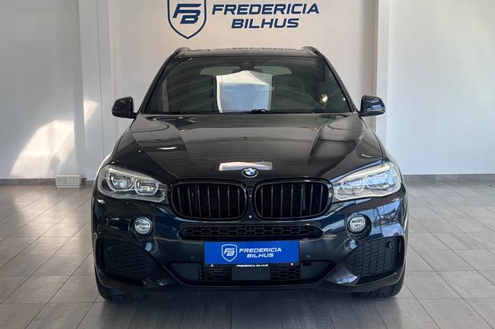 Blå BMW X5 fra 2013