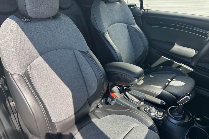 Sort Mini Cooper fra 2024