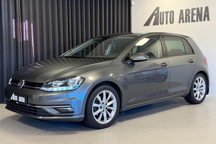 Grå VW Golf VII fra 2019