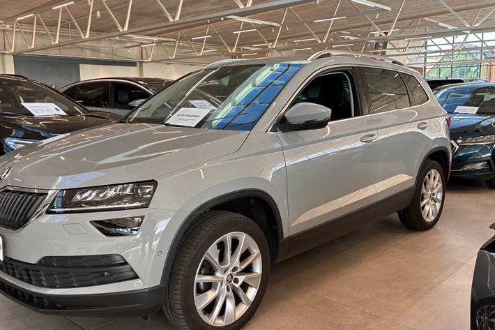 Grå Skoda Karoq fra 2021