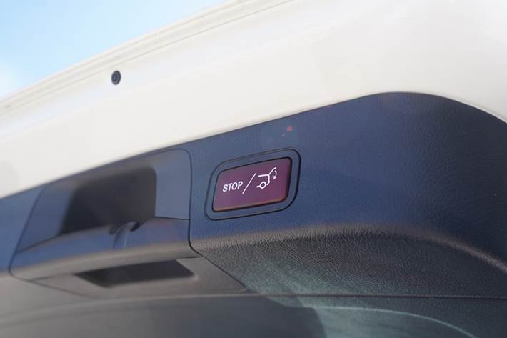 Hvid Mercedes EQB250 fra 2024