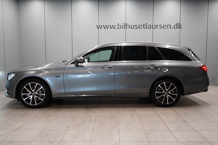 Grå Mercedes E300 de fra 2020