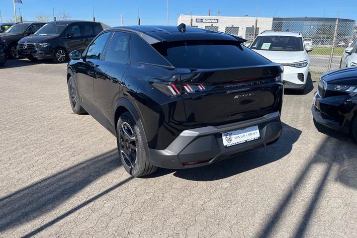 Sort Peugeot e-3008 fra 2025