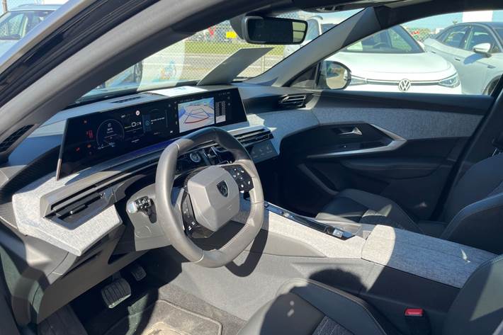 Sort Peugeot e-3008 fra 2025
