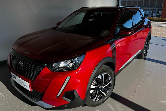 Rød Peugeot 2008 fra 2020