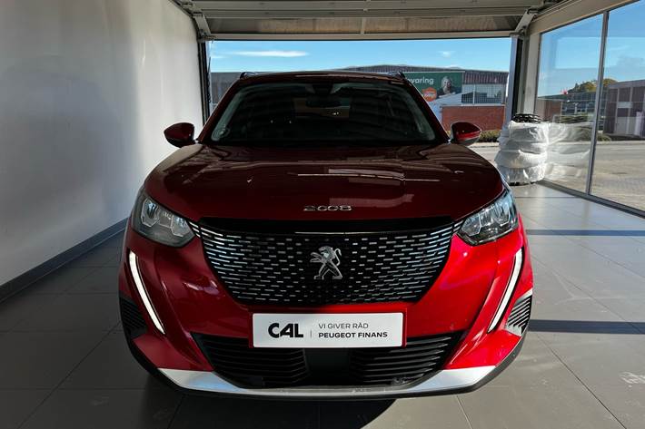 Rød Peugeot 2008 fra 2020