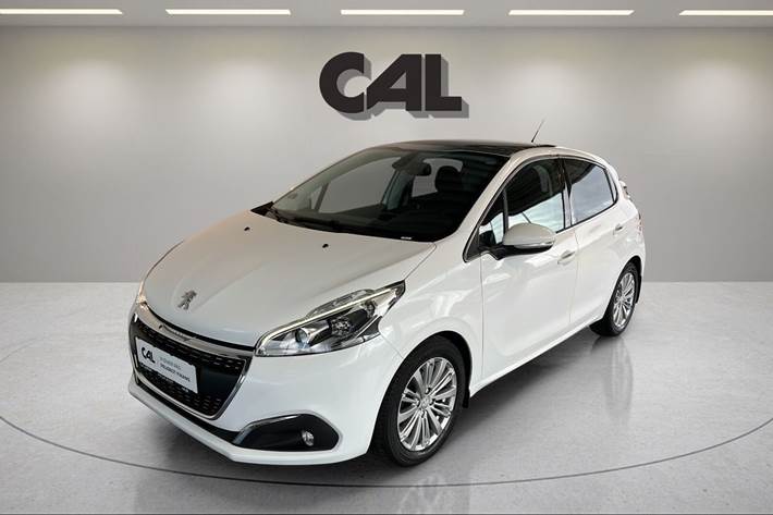 Hvid Peugeot 208 fra 2019 set udefra